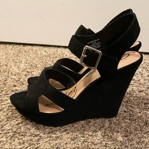 Black wedges